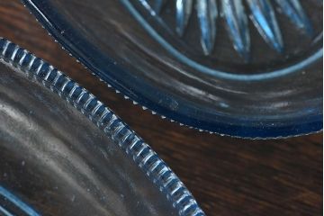 アンティーク雑貨　昭和レトロ　水色が涼しげなプレスガラス製の長皿(器)2枚セット