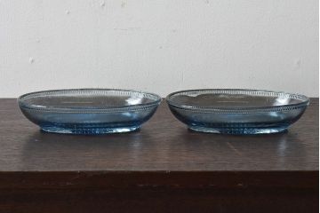 アンティーク雑貨　昭和レトロ　水色が涼しげなプレスガラス製の長皿(器)2枚セット