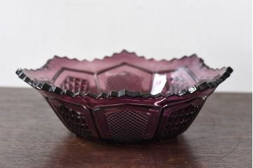 アンティーク雑貨　昭和レトロ　深紫色のプレスガラス製の器(深皿、鉢)