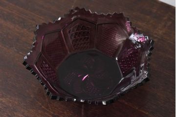 アンティーク雑貨　昭和レトロ　深紫色のプレスガラス製の器(深皿、鉢)