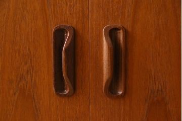 アンティーク家具　G-PLAN(ジープラン)　チーク材　鏡とガラス棚板が印象的なビューローキャビネット(収納棚、戸棚)
