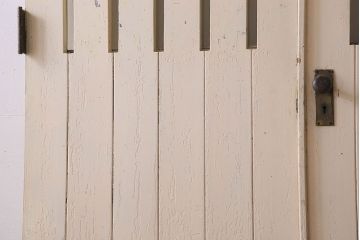 ペイント家具　両開き　使い込まれた雰囲気が素敵なドア(扉)(1)