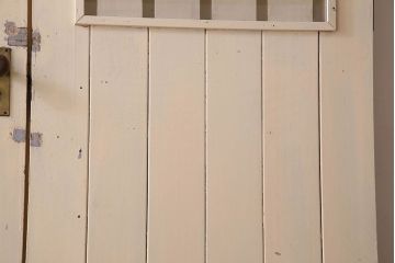 ペイント家具　両開き　使い込まれた雰囲気が素敵なドア(扉)(1)