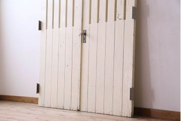 ペイント家具　両開き　使い込まれた雰囲気が素敵なドア(扉)(2)