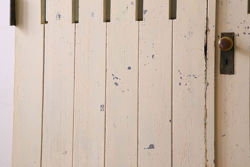 ペイント家具　両開き　使い込まれた雰囲気が素敵なドア(扉)(2)