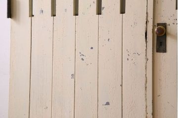 ペイント家具　両開き　使い込まれた雰囲気が素敵なドア(扉)(2)