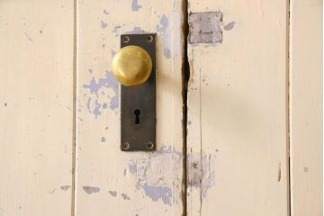 ペイント家具　両開き　使い込まれた雰囲気が素敵なドア(扉)(2)