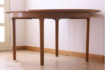 ヴィンテージ家具　北欧ビンテージ　チーク材　木のぬくもり溢れる丸型エクステンションテーブル