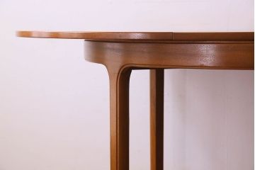 ヴィンテージ家具　北欧ビンテージ　チーク材　木のぬくもり溢れる丸型エクステンションテーブル