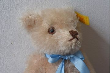 アンティーク雑貨　シュタイフ社　タグ付き!水色のリボンが可愛らしいテディベア