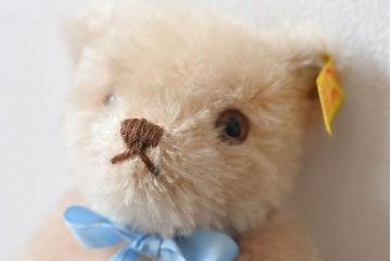 アンティーク雑貨　シュタイフ社　タグ付き!水色のリボンが可愛らしいテディベア