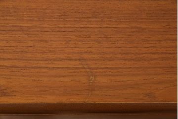 ヴィンテージ家具　北欧ビンテージ　チーク材　四角い取っ手が可愛らしいサイドボード