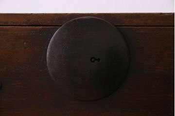 アンティーク家具　明治期　立派な金具が印象深い衣装箪笥