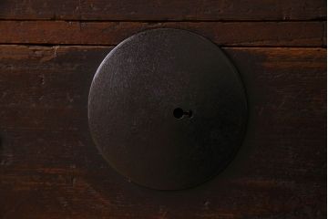 アンティーク家具　明治期　立派な金具が印象深い衣装箪笥