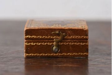 アンティーク雑貨　フランスアンティーク　本革の小さなジュエリーボックス