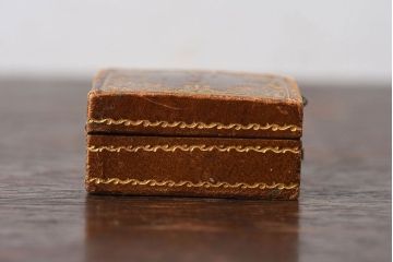 アンティーク雑貨　フランスアンティーク　本革の小さなジュエリーボックス