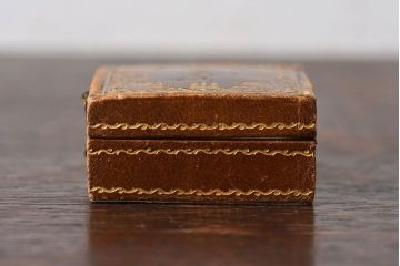 アンティーク雑貨　フランスアンティーク　本革の小さなジュエリーボックス