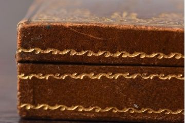 アンティーク雑貨　フランスアンティーク　本革の小さなジュエリーボックス