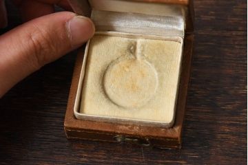 アンティーク雑貨　フランスアンティーク　本革の小さなジュエリーボックス