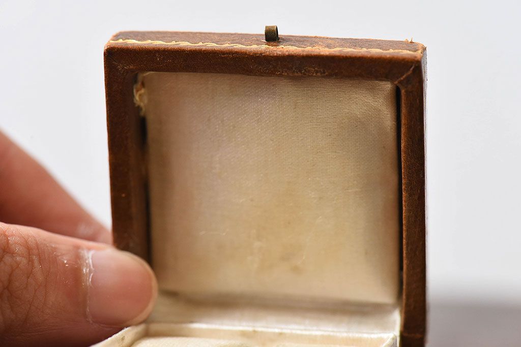 アンティーク雑貨　フランスアンティーク　本革の小さなジュエリーボックス