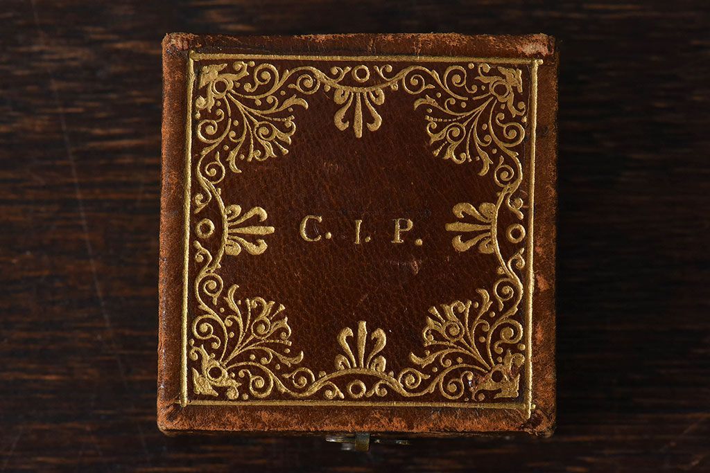 アンティーク雑貨　フランスアンティーク　本革の小さなジュエリーボックス