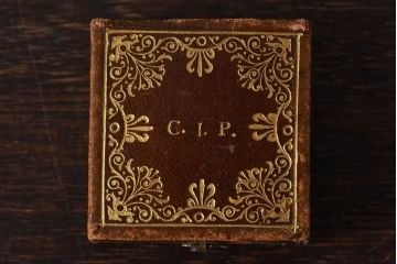 アンティーク雑貨　フランスアンティーク　本革の小さなジュエリーボックス