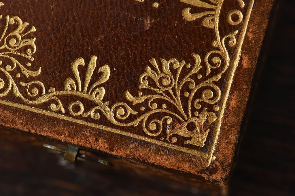 アンティーク雑貨　フランスアンティーク　本革の小さなジュエリーボックス