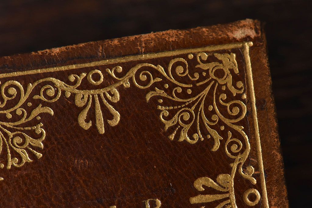 アンティーク雑貨　フランスアンティーク　本革の小さなジュエリーボックス