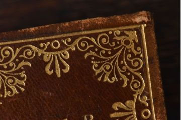 アンティーク雑貨　フランスアンティーク　本革の小さなジュエリーボックス