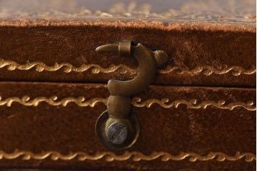 アンティーク雑貨　フランスアンティーク　本革の小さなジュエリーボックス