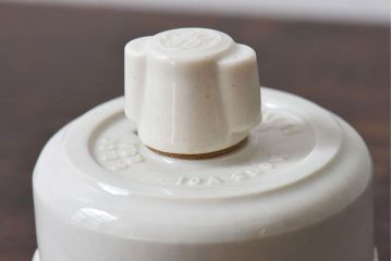 アンティーク雑貨　アメリカ製　陶器　シンプルで可愛らしいアンティークスイッチ