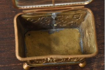 アンティーク雑貨　フランスアンティーク　装飾が美しいジュエリーケース(小物入れ)