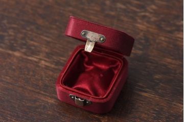 アンティーク雑貨　フランスアンティーク　上品なボルドー色のジュエリーボックス