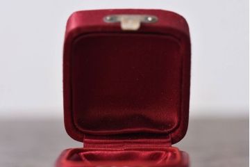 アンティーク雑貨　フランスアンティーク　上品なボルドー色のジュエリーボックス