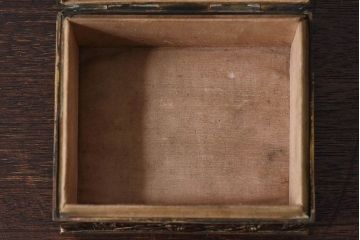 アンティーク雑貨　イギリスビンテージ　花柄が彫刻が味のある小箱(小物入れ)