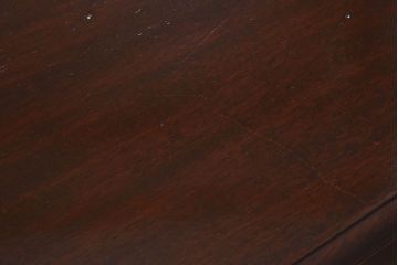 アンティーク家具　イギリスアンティーク　マホガニー材　上品なデザインのキャスター付き平机(デスク)