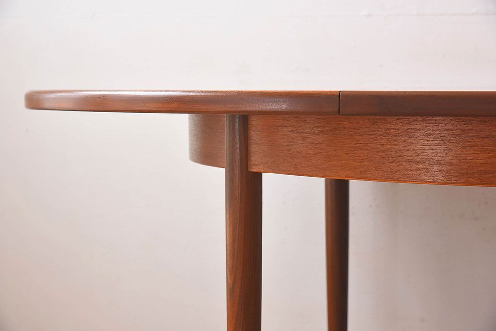 ヴィンテージ家具　北欧ビンテージスタイル　G-PLAN(ジープラン)　チーク材　エクステンションテーブル