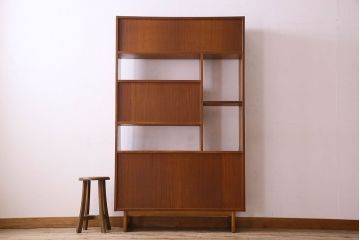 ヴィンテージ家具　北欧ビンテージ　色合いのコントラストがおしゃれなキャビネット(飾り棚、陳列棚)