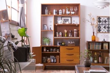 ヴィンテージ家具　北欧ビンテージ　色合いのコントラストがおしゃれなキャビネット(飾り棚、陳列棚)