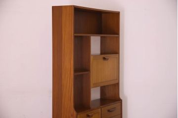 ヴィンテージ家具　北欧ビンテージ　色合いのコントラストがおしゃれなキャビネット(飾り棚、陳列棚)