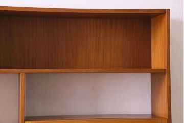 ヴィンテージ家具　北欧ビンテージ　色合いのコントラストがおしゃれなキャビネット(飾り棚、陳列棚)