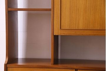 ヴィンテージ家具　北欧ビンテージ　色合いのコントラストがおしゃれなキャビネット(飾り棚、陳列棚)