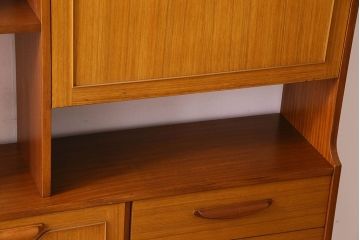 ヴィンテージ家具　北欧ビンテージ　色合いのコントラストがおしゃれなキャビネット(飾り棚、陳列棚)