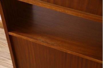 ヴィンテージ家具　北欧ビンテージ　色合いのコントラストがおしゃれなキャビネット(飾り棚、陳列棚)