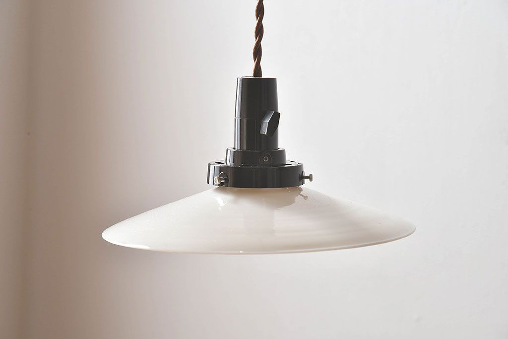 昭和レトロ　懐かしい雰囲気が魅力の天井照明(電笠照明)