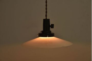 昭和レトロ　懐かしい雰囲気が魅力の天井照明(電笠照明)