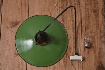 ビンテージ　ホーロー製　レトロな色合いの天井照明(電笠照明)