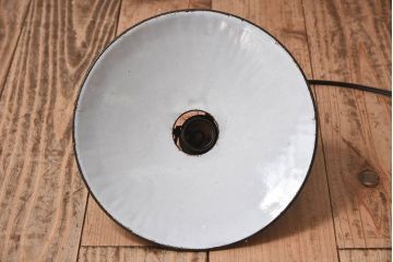 ビンテージ　ホーロー製　レトロな色合いの天井照明(電笠照明)