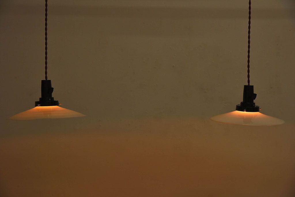 昭和レトロ　白いガラスの天井照明(電笠照明)2個セット(1)