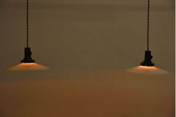 昭和レトロ　白いガラスの天井照明(電笠照明)2個セット(1)